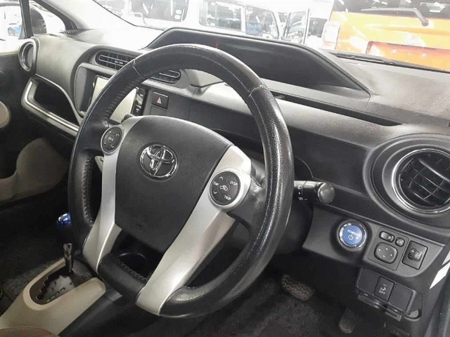 TOYOTA AQUA 2014