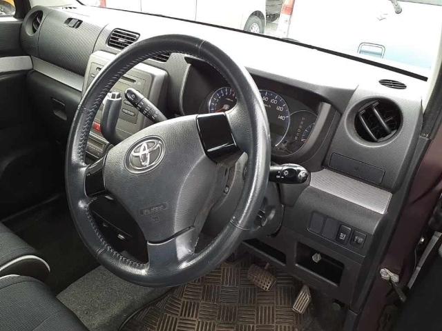 TOYOTA PIXIS SPACE 2012