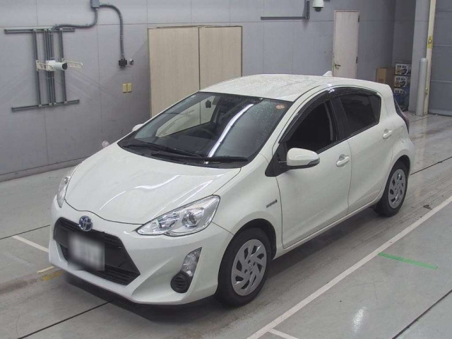 TOYOTA AQUA 2016