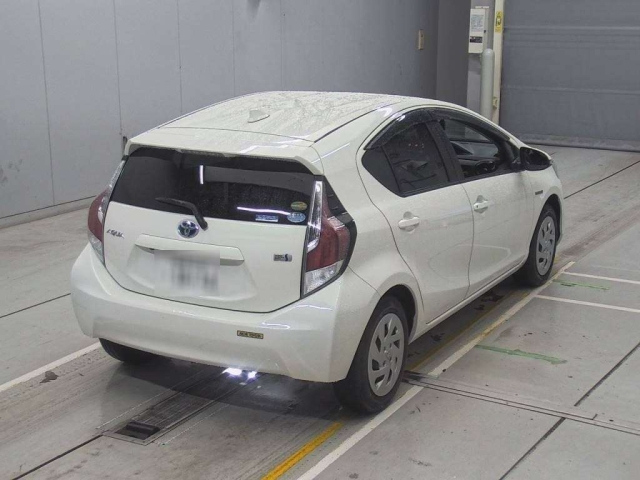 TOYOTA AQUA 2016