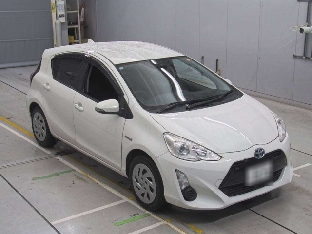 TOYOTA AQUA 2016