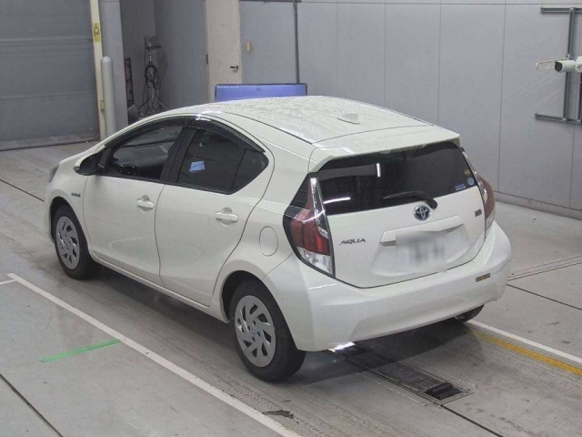TOYOTA AQUA 2016