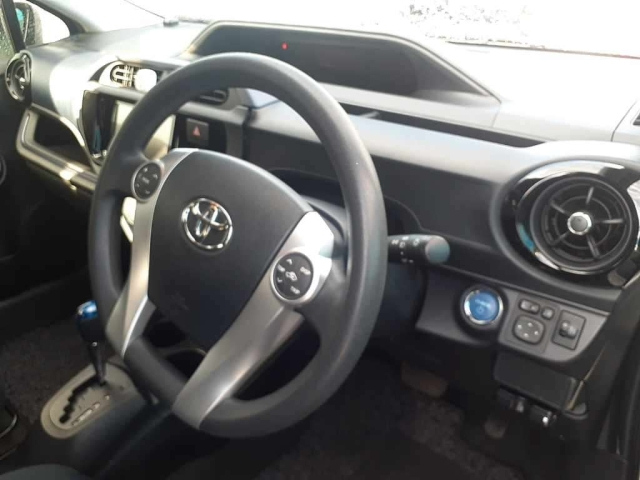 TOYOTA AQUA 2016