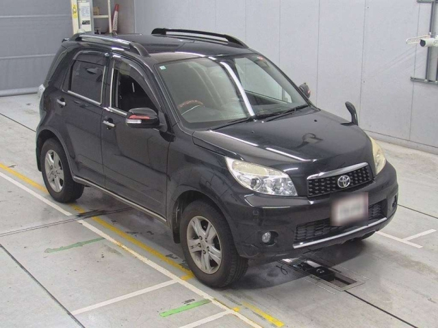 TOYOTA RUSH 2010