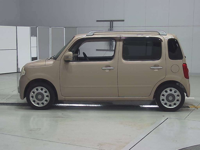DAIHATSU MIRA 2010