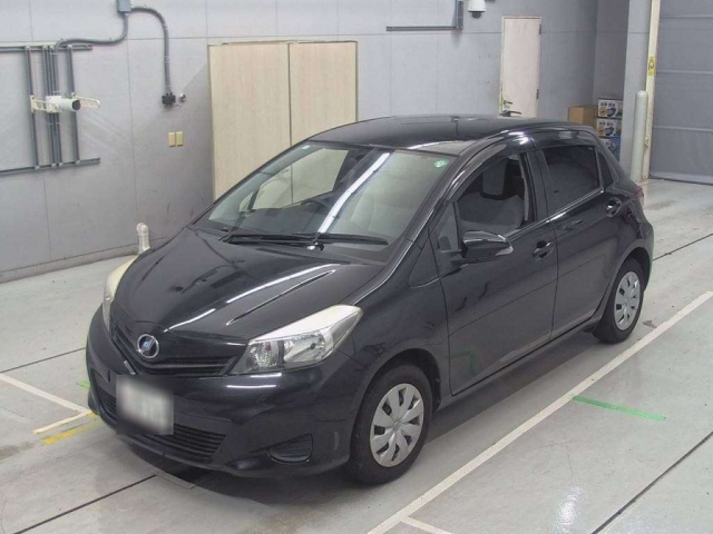 TOYOTA VITZ 2011