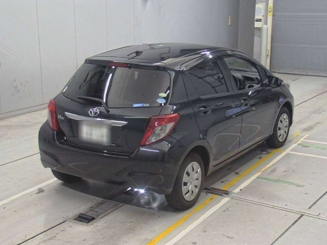TOYOTA VITZ 2011