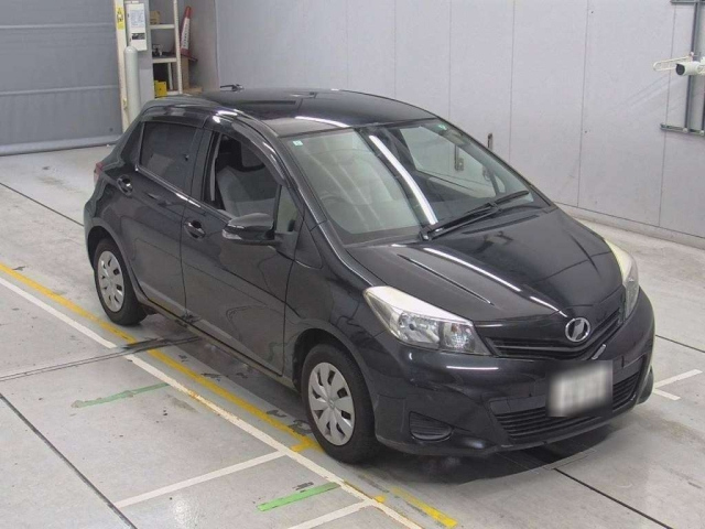 TOYOTA VITZ 2011