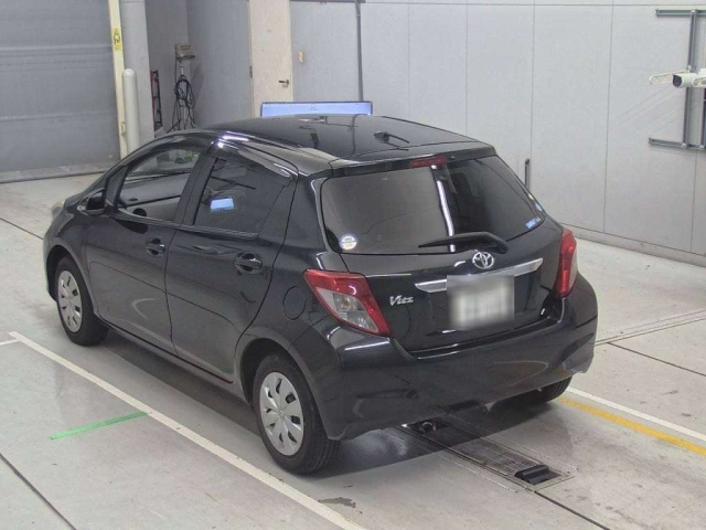 TOYOTA VITZ 2011