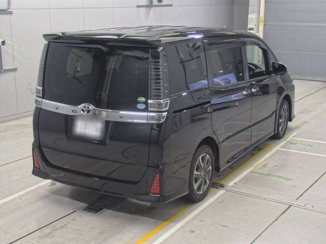 TOYOTA VOXY 2019