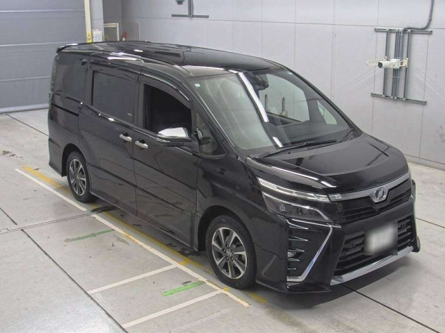TOYOTA VOXY 2019