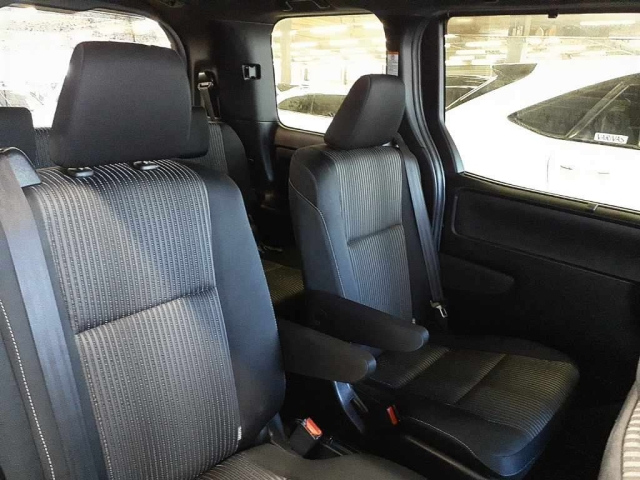 TOYOTA VOXY 2019