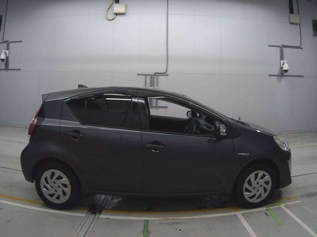 TOYOTA AQUA 2016