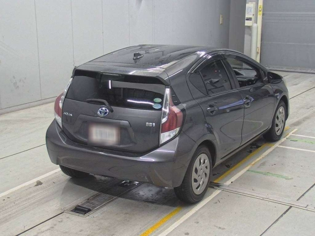 TOYOTA AQUA 2016
