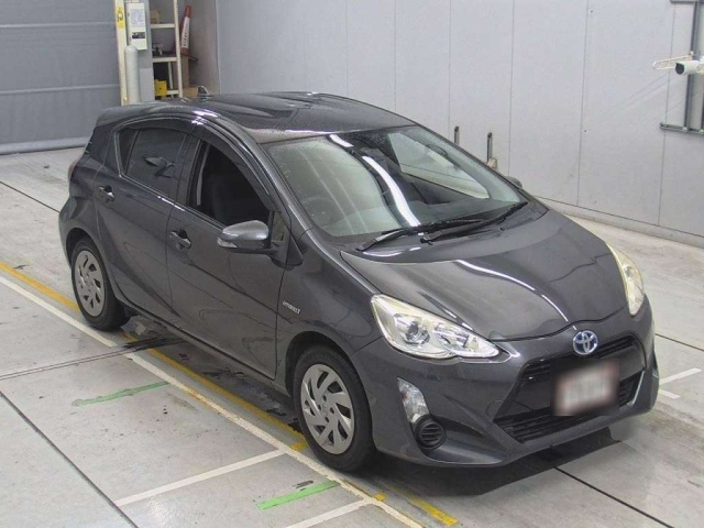 TOYOTA AQUA 2016