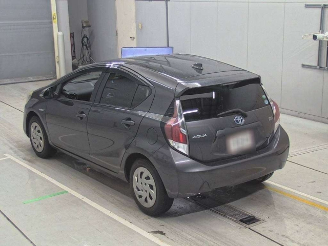 TOYOTA AQUA 2016