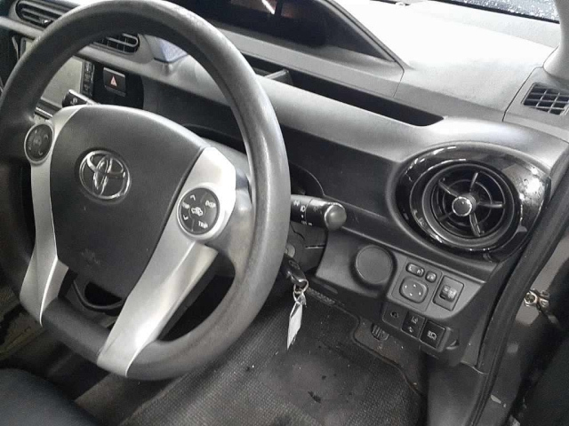 TOYOTA AQUA 2016