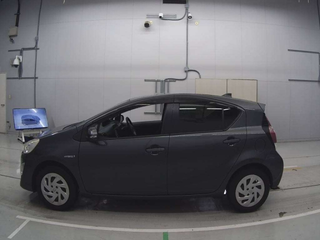 TOYOTA AQUA 2016