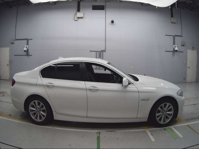 BMW 5 SERIES 2012