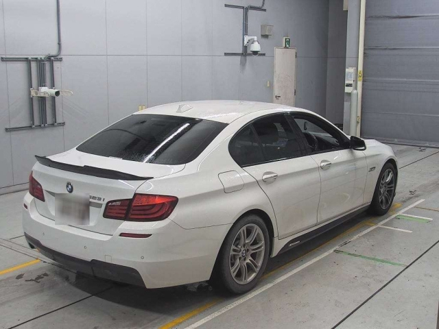 BMW 5 SERIES 2011
