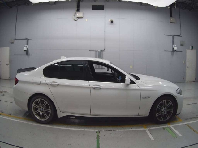 BMW 5 SERIES 2011