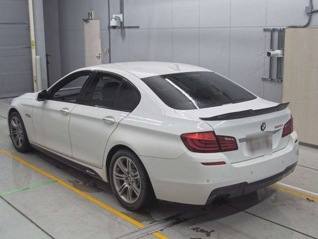 BMW 5 SERIES 2011