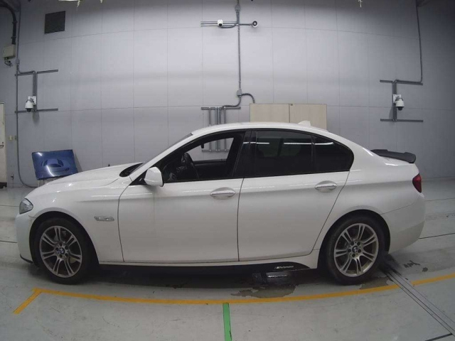 BMW 5 SERIES 2011