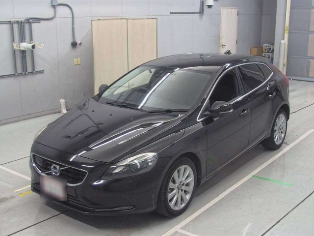 VOLVO V40 2016