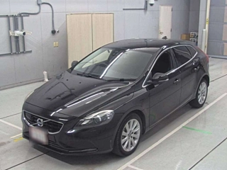 VOLVO V40 2016