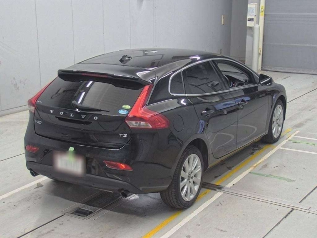 VOLVO V40 2016