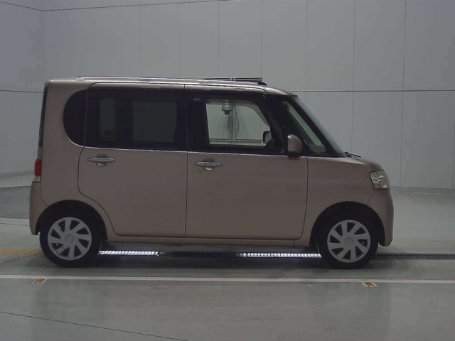 DAIHATSU TANTO 2012