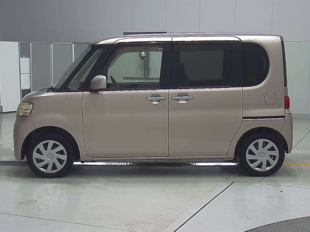 DAIHATSU TANTO 2012