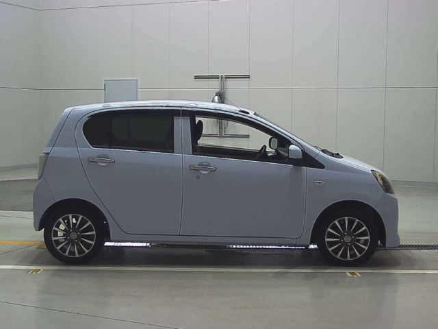 DAIHATSU MIRA E S 2012