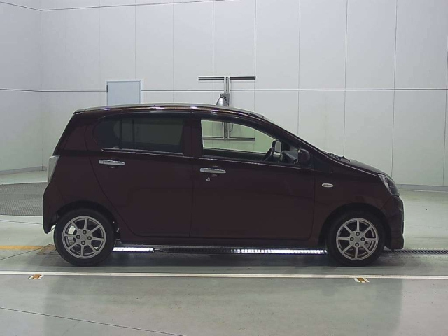 DAIHATSU MIRA E S 2013