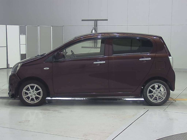 DAIHATSU MIRA E S 2013