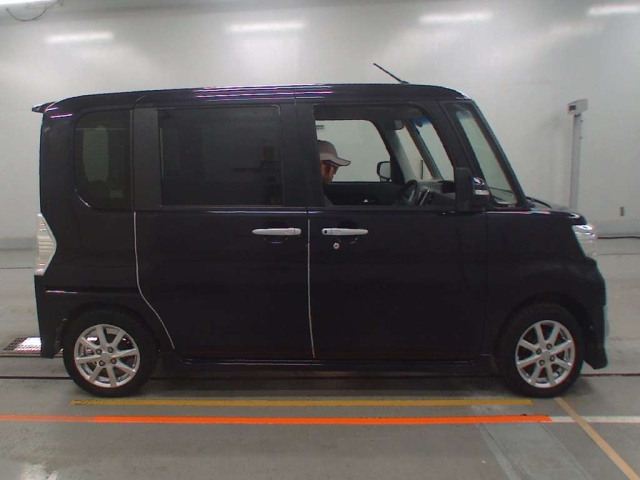 DAIHATSU TANTO 2015