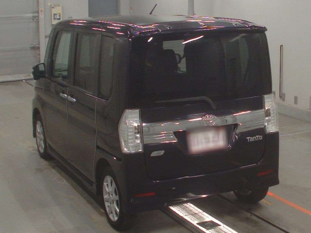 DAIHATSU TANTO 2015