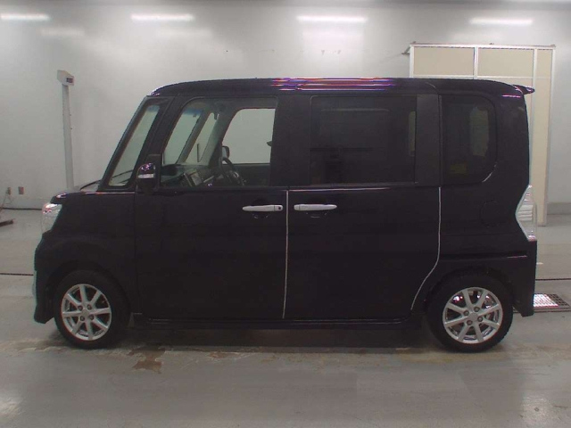 DAIHATSU TANTO 2015