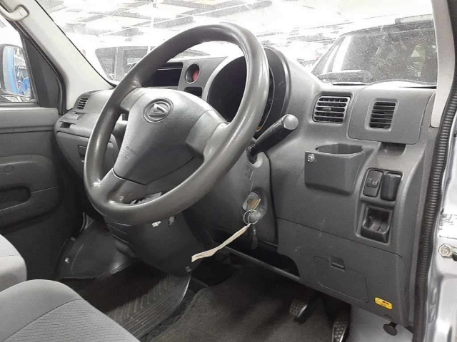 DAIHATSU HIJET VAN 2009