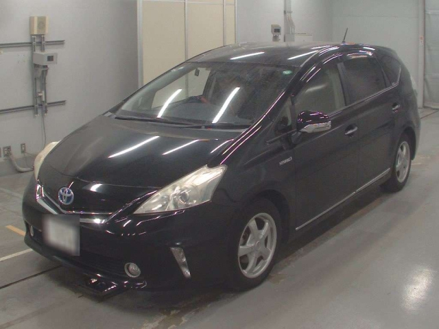 TOYOTA PRIUS ALPHA 2013