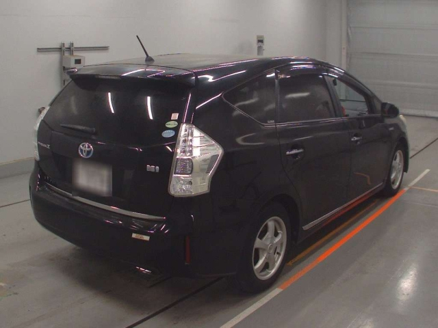 TOYOTA PRIUS ALPHA 2013