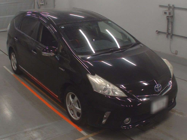 TOYOTA PRIUS ALPHA 2013
