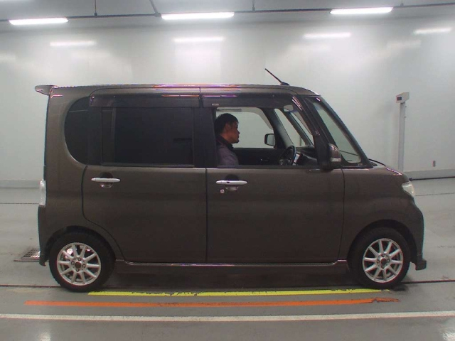 DAIHATSU TANTO 2012