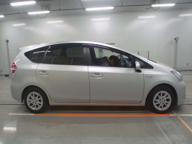 TOYOTA PRIUS ALPHA 2020