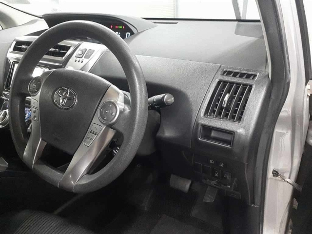 TOYOTA PRIUS ALPHA 2020