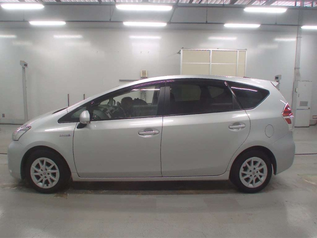 TOYOTA PRIUS ALPHA 2020