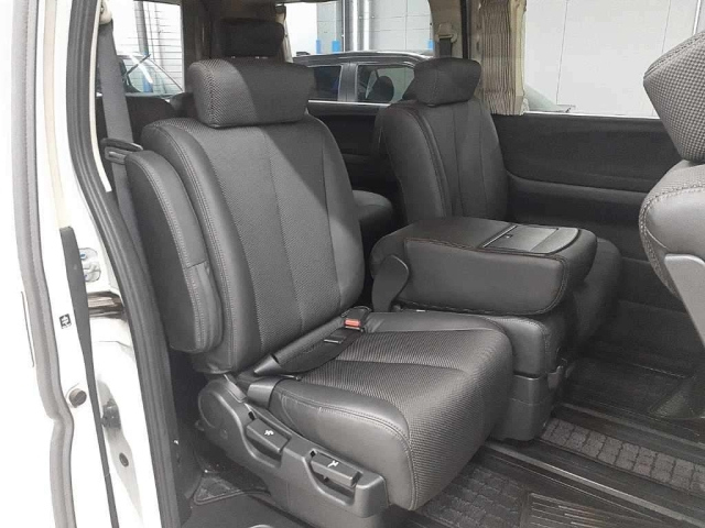 NISSAN ELGRAND 2009
