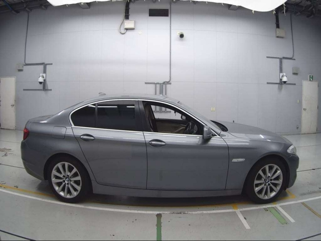 BMW 5 SERIES 2010
