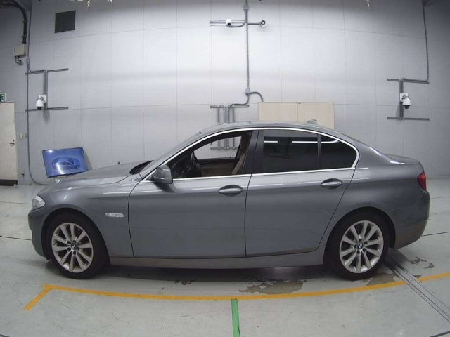 BMW 5 SERIES 2010