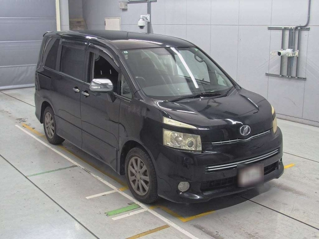 TOYOTA VOXY 2009